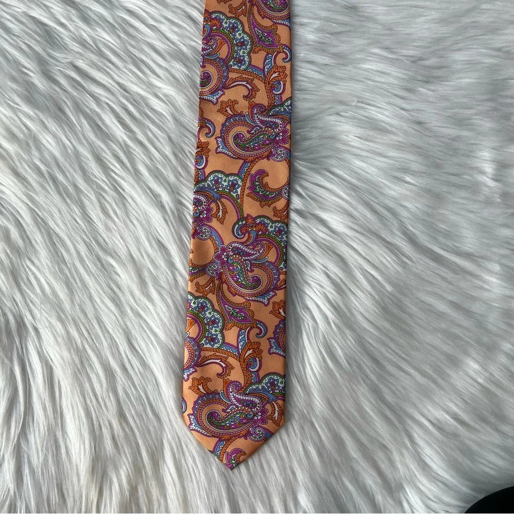 NWT Paul Fredrick 100% Silk Paisley‎ Tie